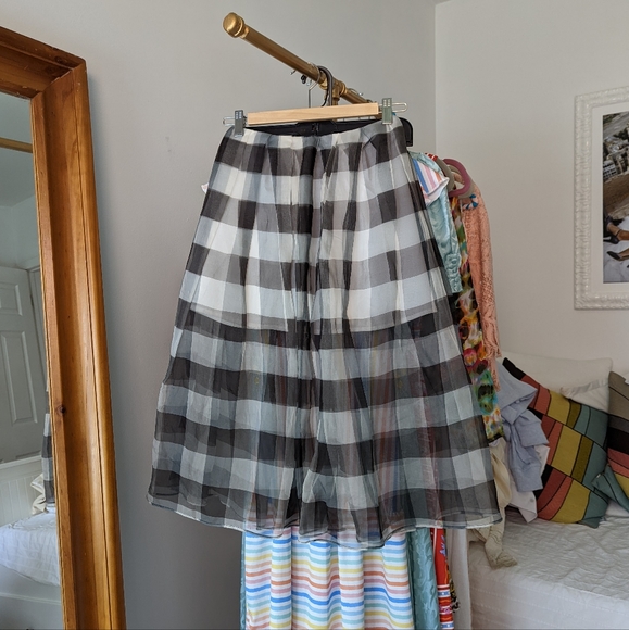 Gorgeous Kendall & Kylie Party Skirt - Picture 2 of 5